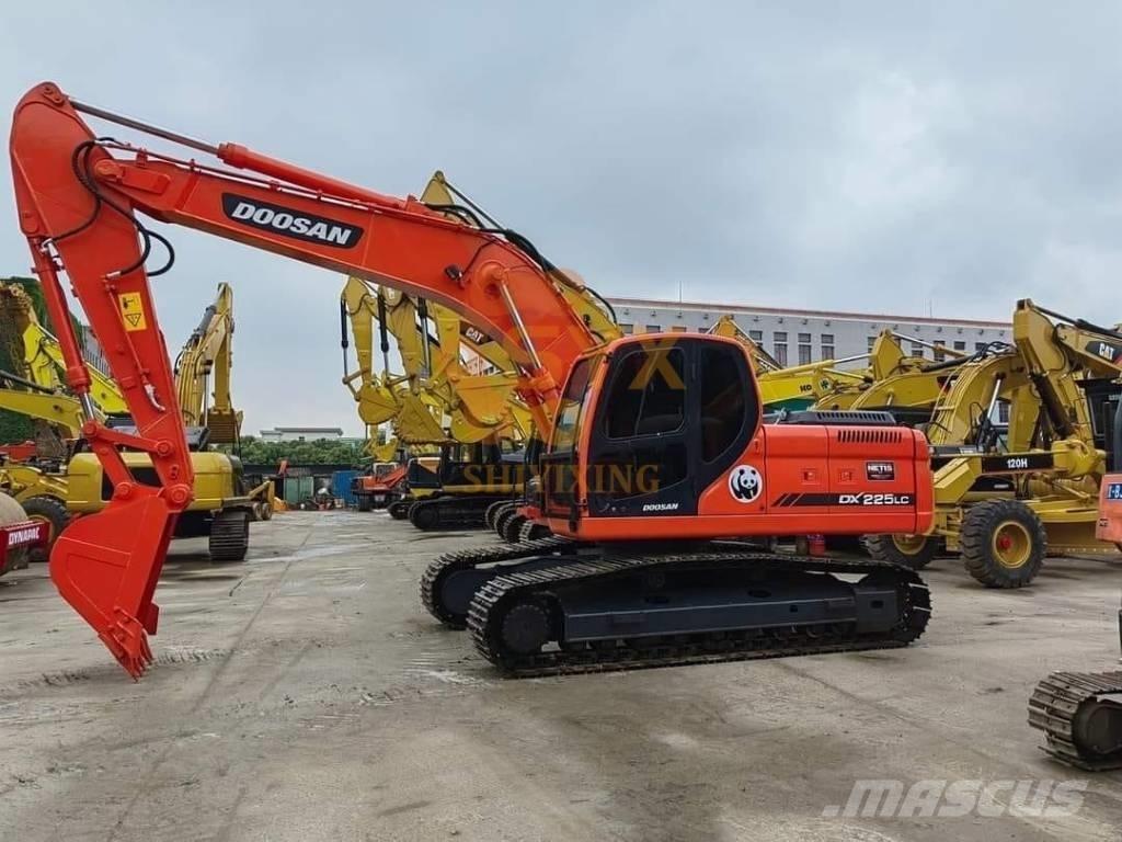Doosan DX 225 LC Crawler excavators