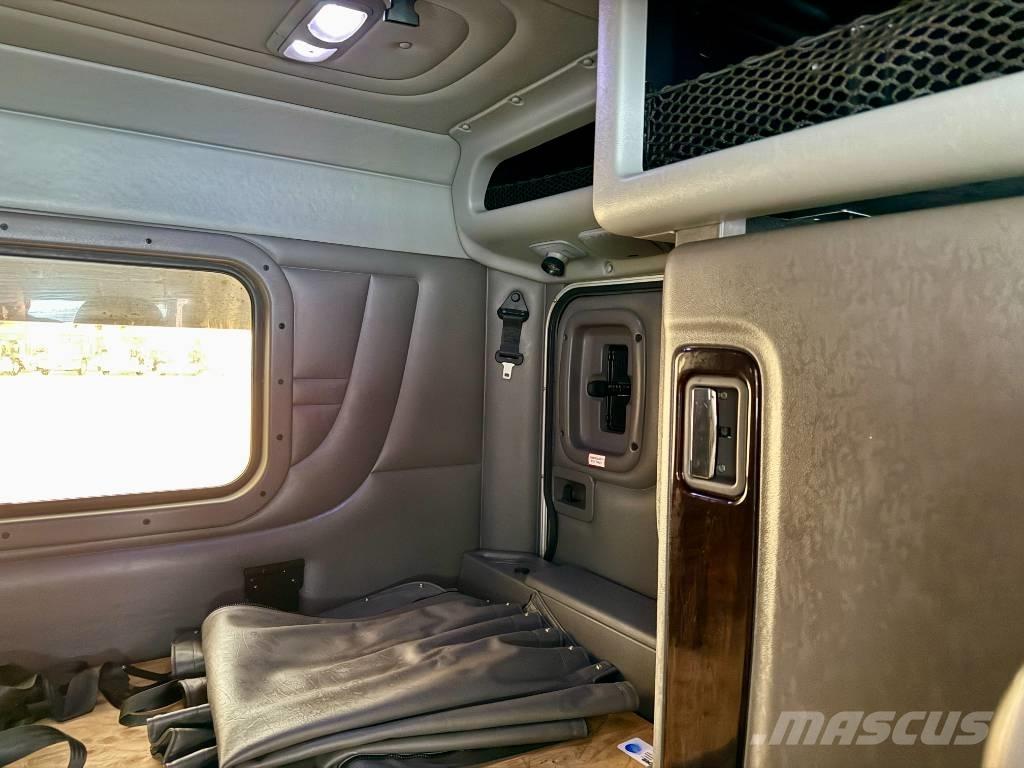 Peterbilt 389 Tractor Units