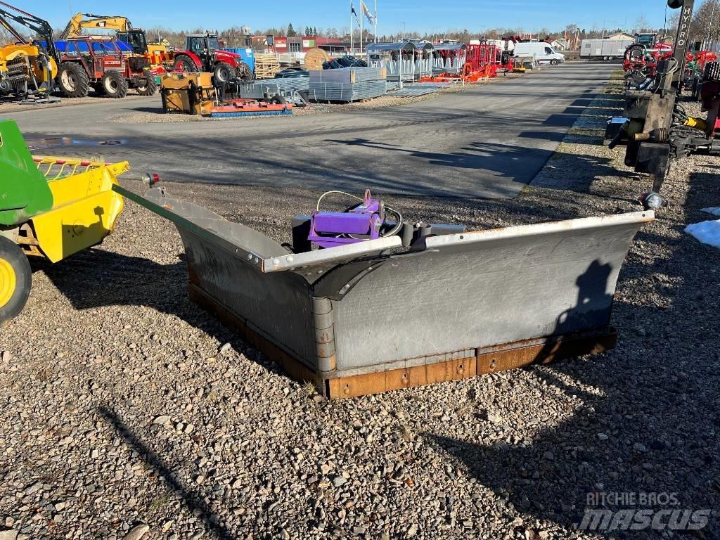 Holms 3.2 Plows