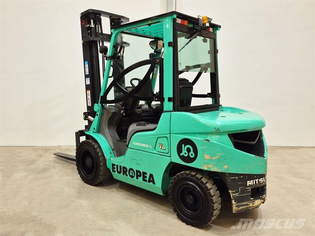 Mitsubishi FD30NT Diesel trucks