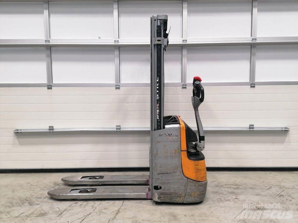 Still EXV12 Pedestrian stacker