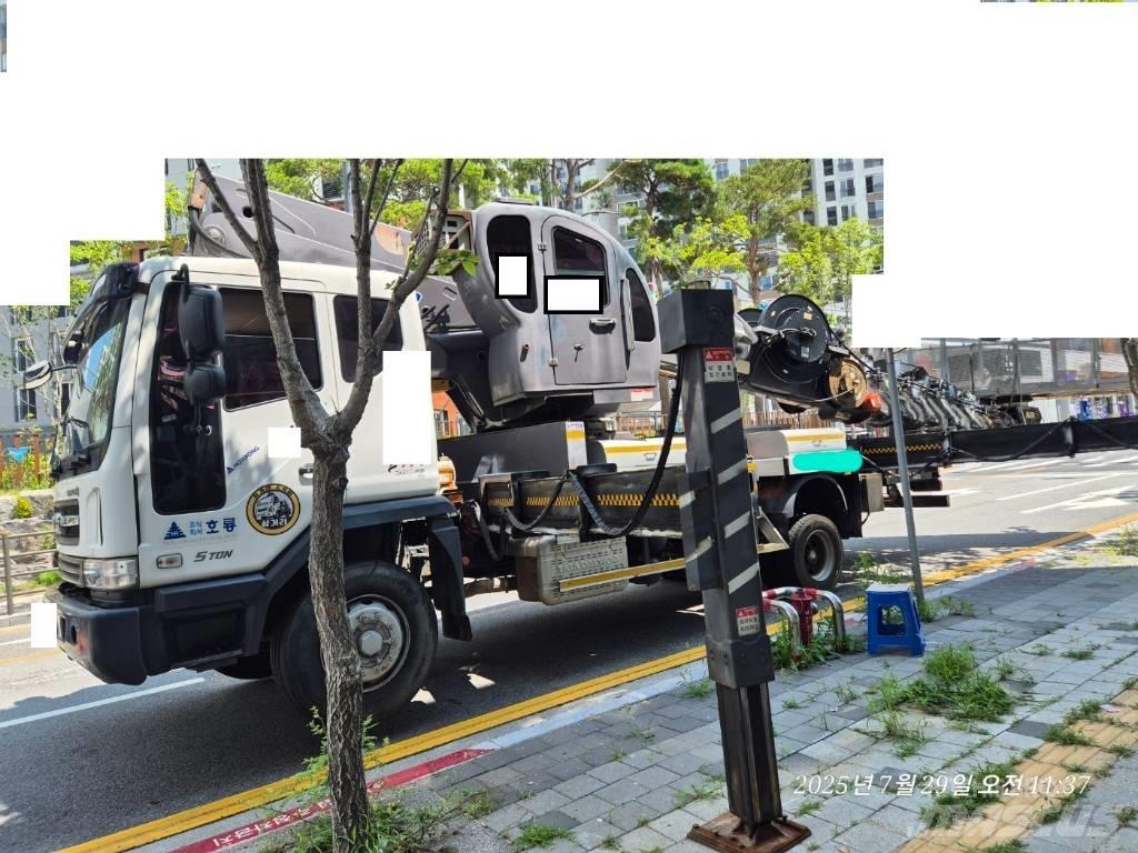 Horyong SKY450 Truck & Van mounted aerial platforms