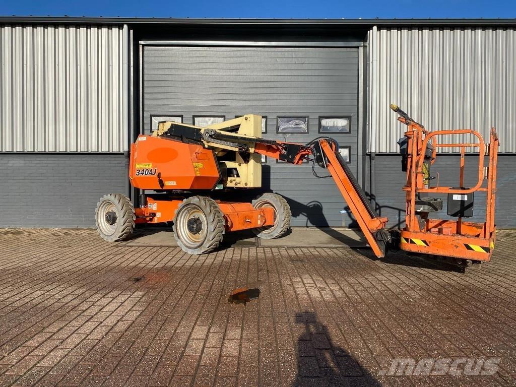 JLG 340AJ Articulated boom lifts