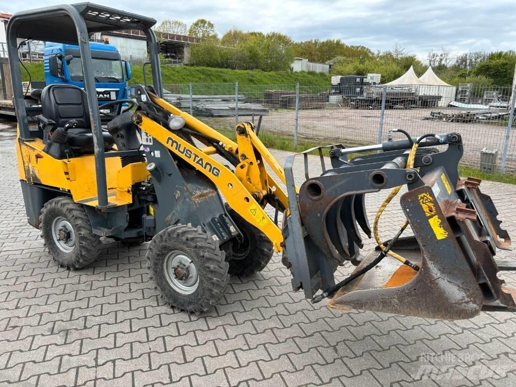 Mustang AL 100 Mini loaders
