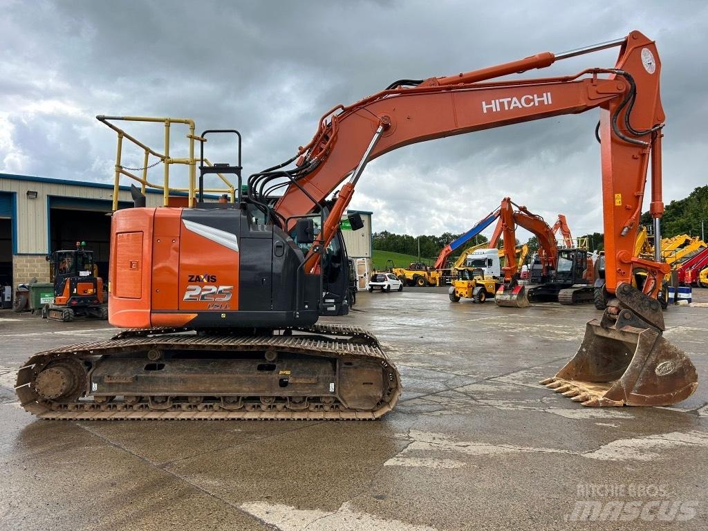 Hitachi ZX225 USLC-7 Crawler excavators