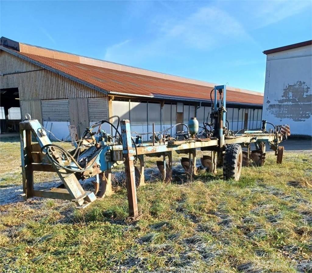 Fortschritt B550 Conventional ploughs