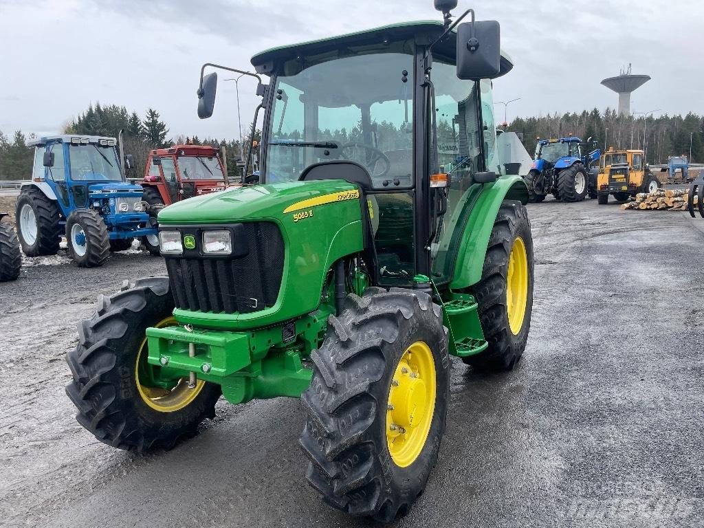 John Deere 5055 E Tractors