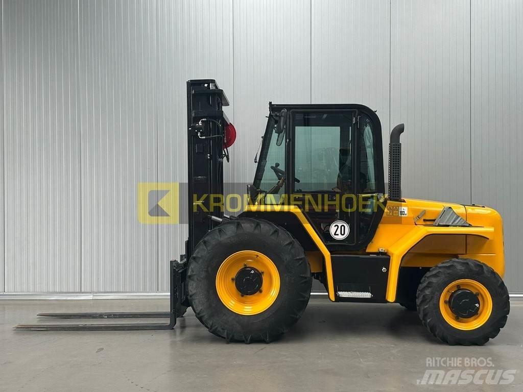 JCB 940 Rough terrain trucks