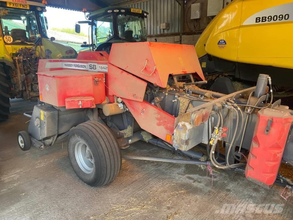 Massey Ferguson 1842 Square balers