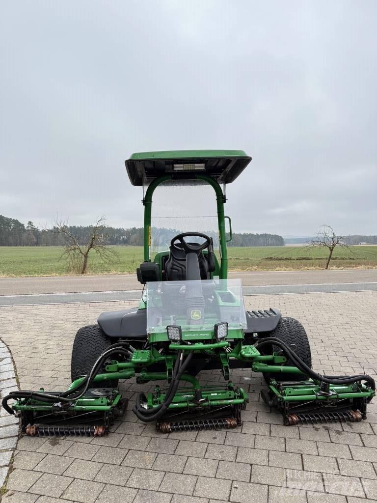 John Deere 8700 A Fairway mowers
