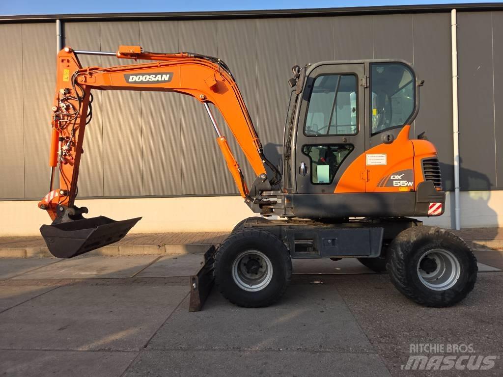 Doosan DX 55 W Wheeled excavators
