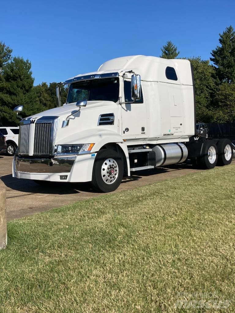 Western Star 5700 XE Tractor Units