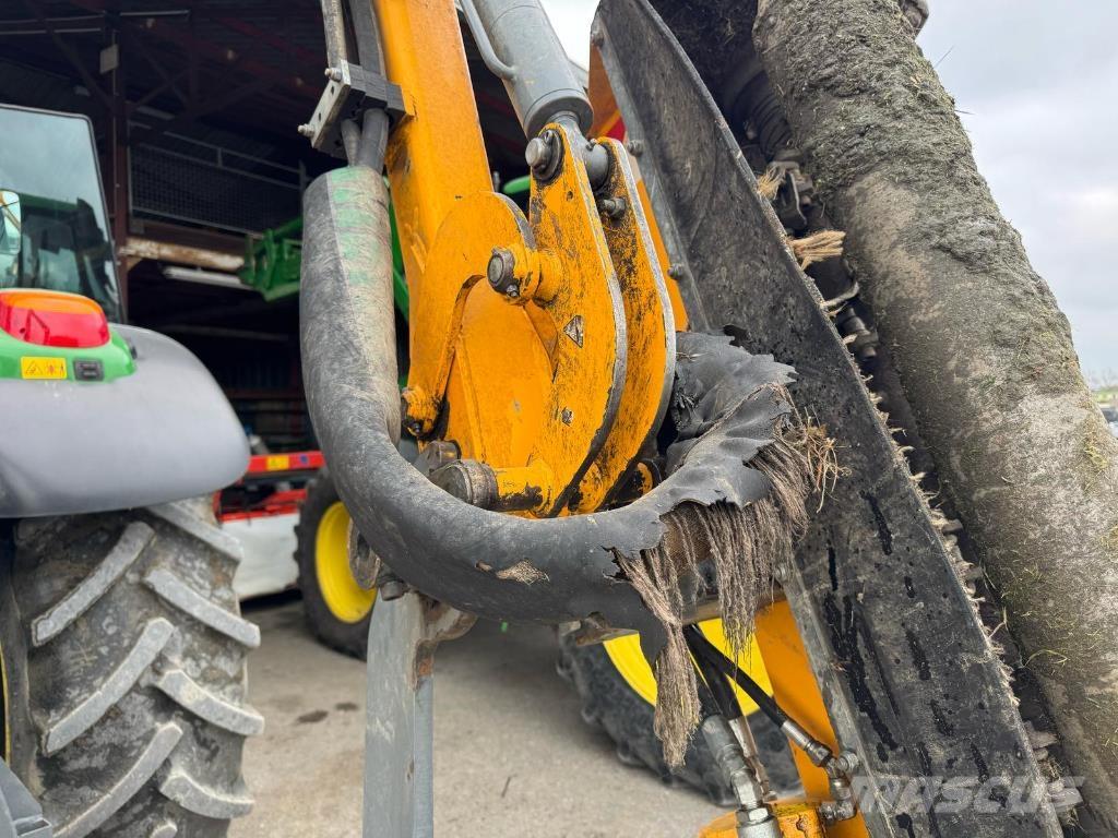 Lagarde Orions 3 S Mounted and trailed mowers