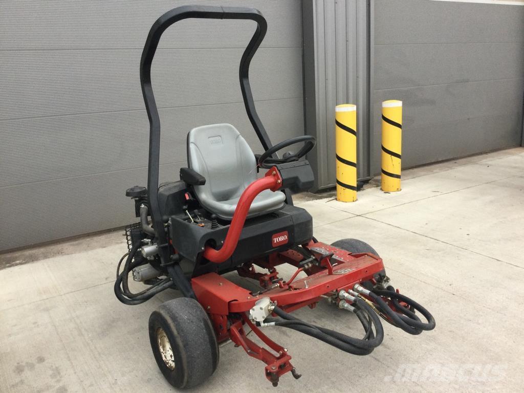 Toro 3250D Riding mowers