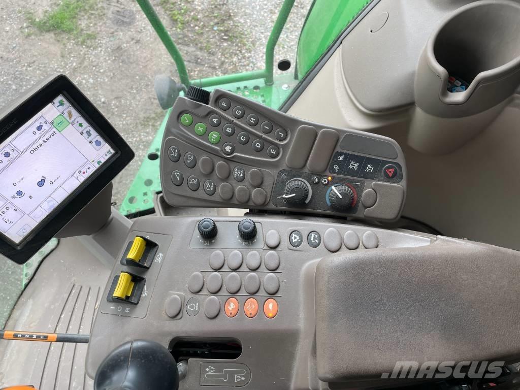 John Deere W540 Combine harvesters