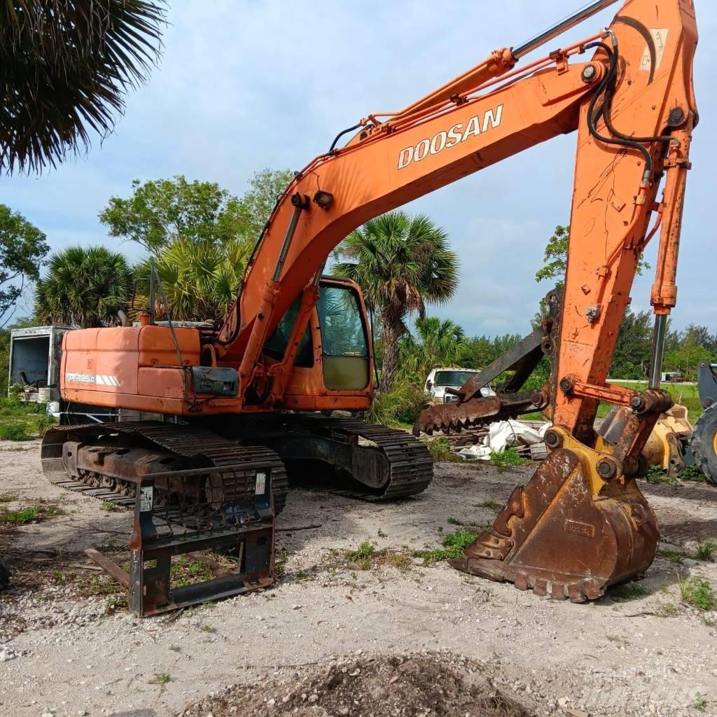 Doosan DX 225 LC Crawler excavators