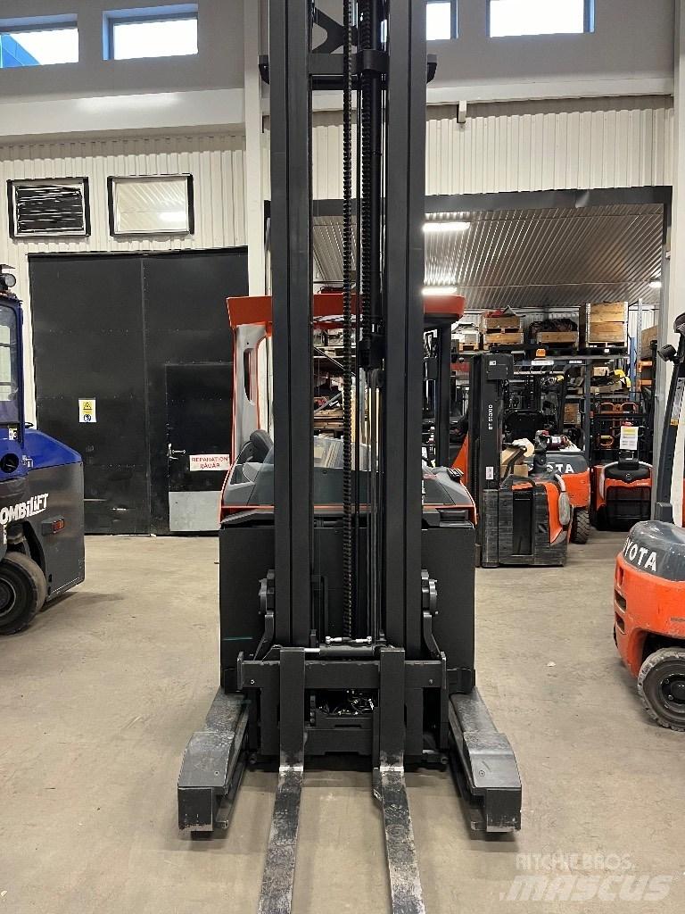 Toyota RRE160 Reach trucks