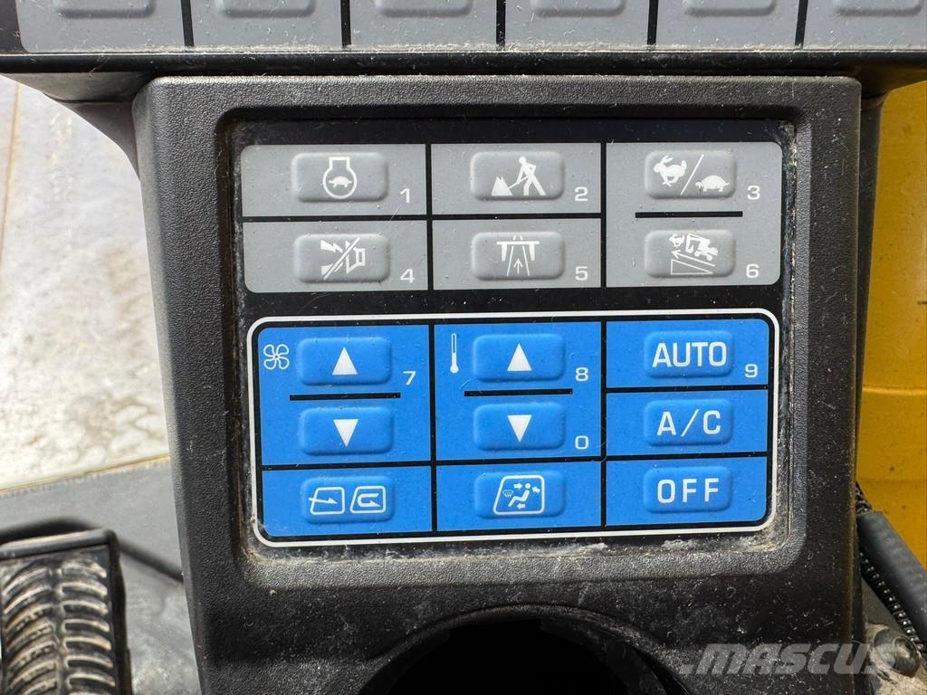 Komatsu PW180-11 Wheeled excavators