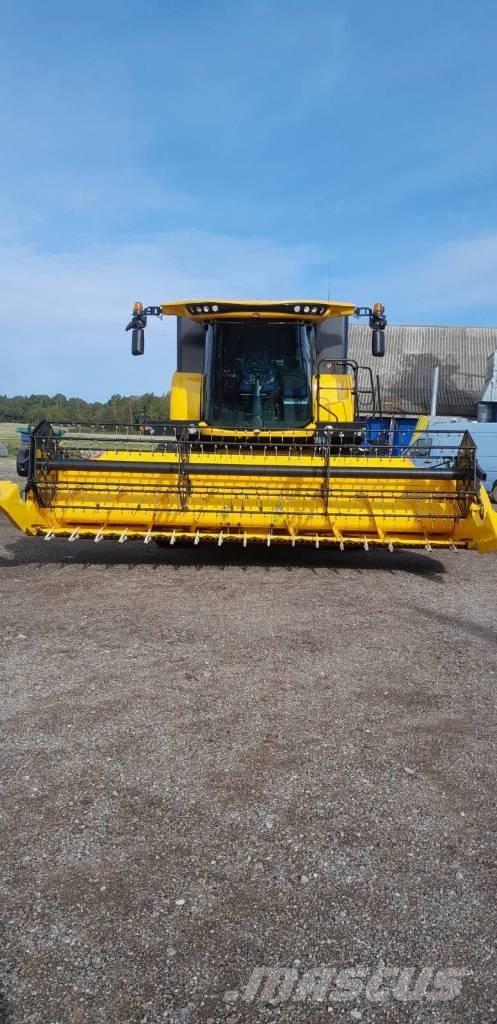 New Holland CX 5.80 Combine harvesters