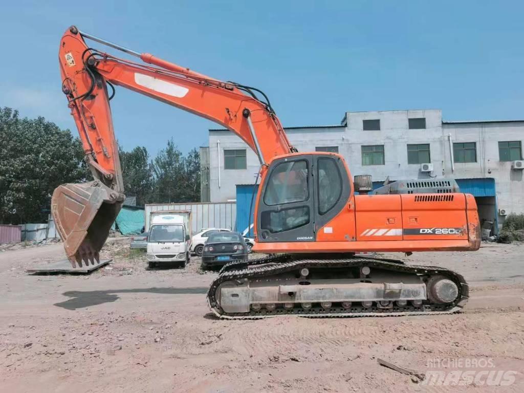 Doosan DX260 Crawler excavators