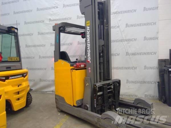 Jungheinrich ETV 325 Reach trucks