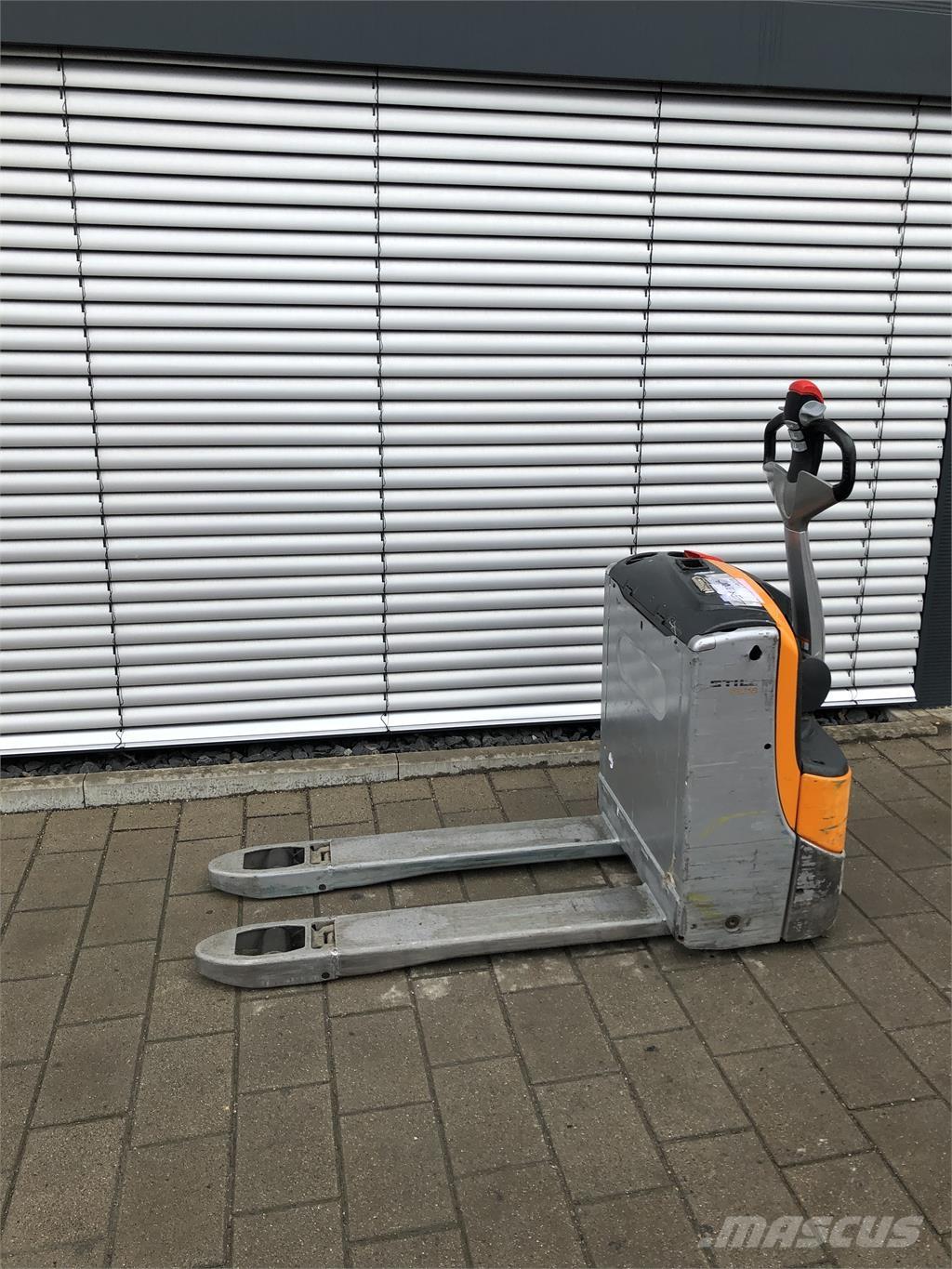 Still EXU16 Pedestrian stacker