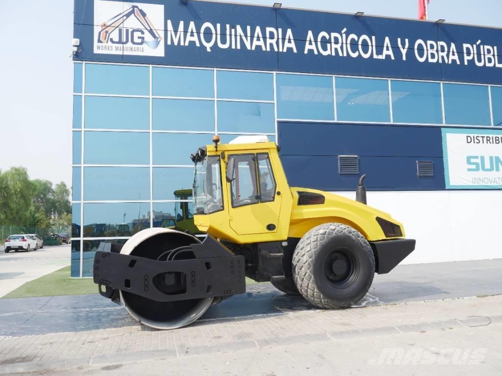 Bomag BW 211 D-4 Twin drum rollers