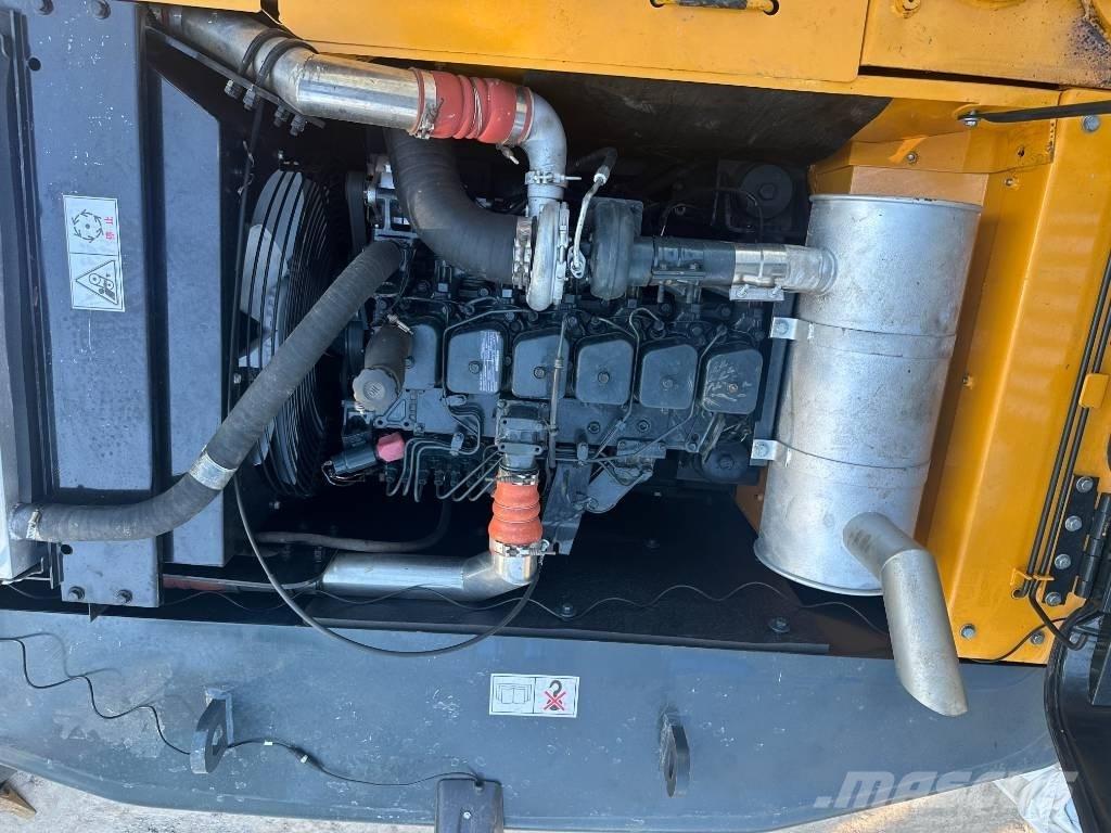 Hyundai HX 220 Crawler excavators