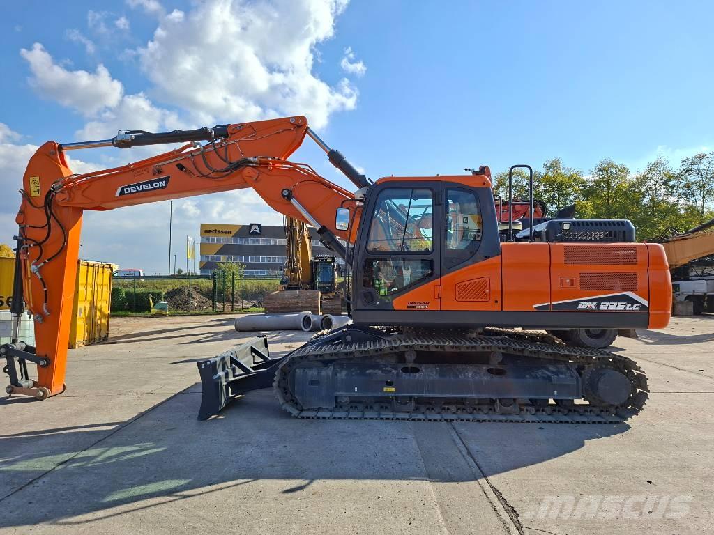 Develon DX 225 LC-7 Crawler excavators