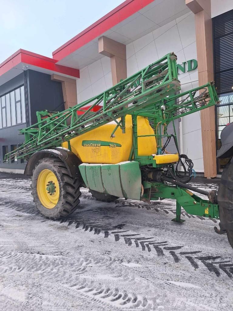 John Deere 740 Trailed sprayers