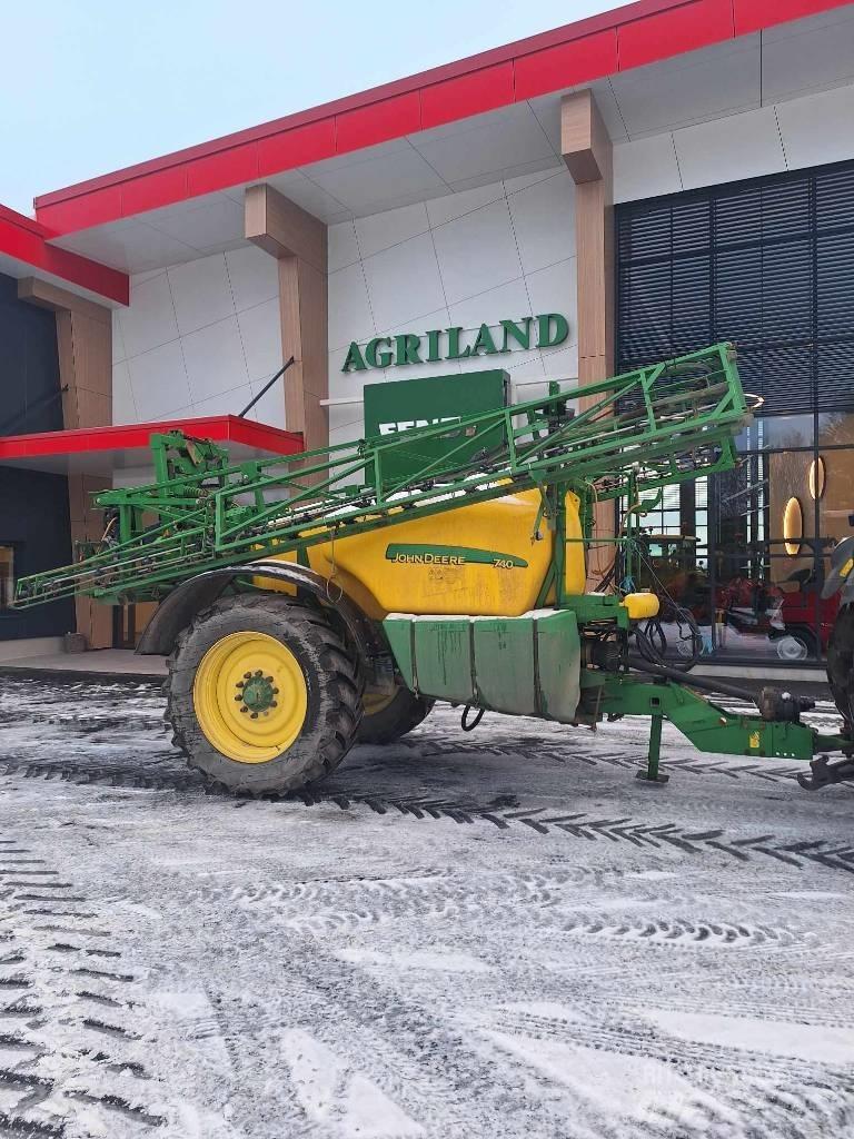 John Deere 740 Trailed sprayers