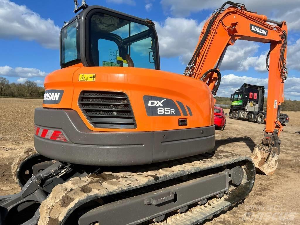 Doosan DX 85 R Midi excavators  7t - 12t