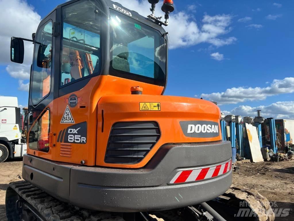 Doosan DX 85 R Midi excavators  7t - 12t