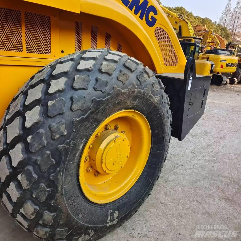 XCMG XS 142 J Single drum rollers