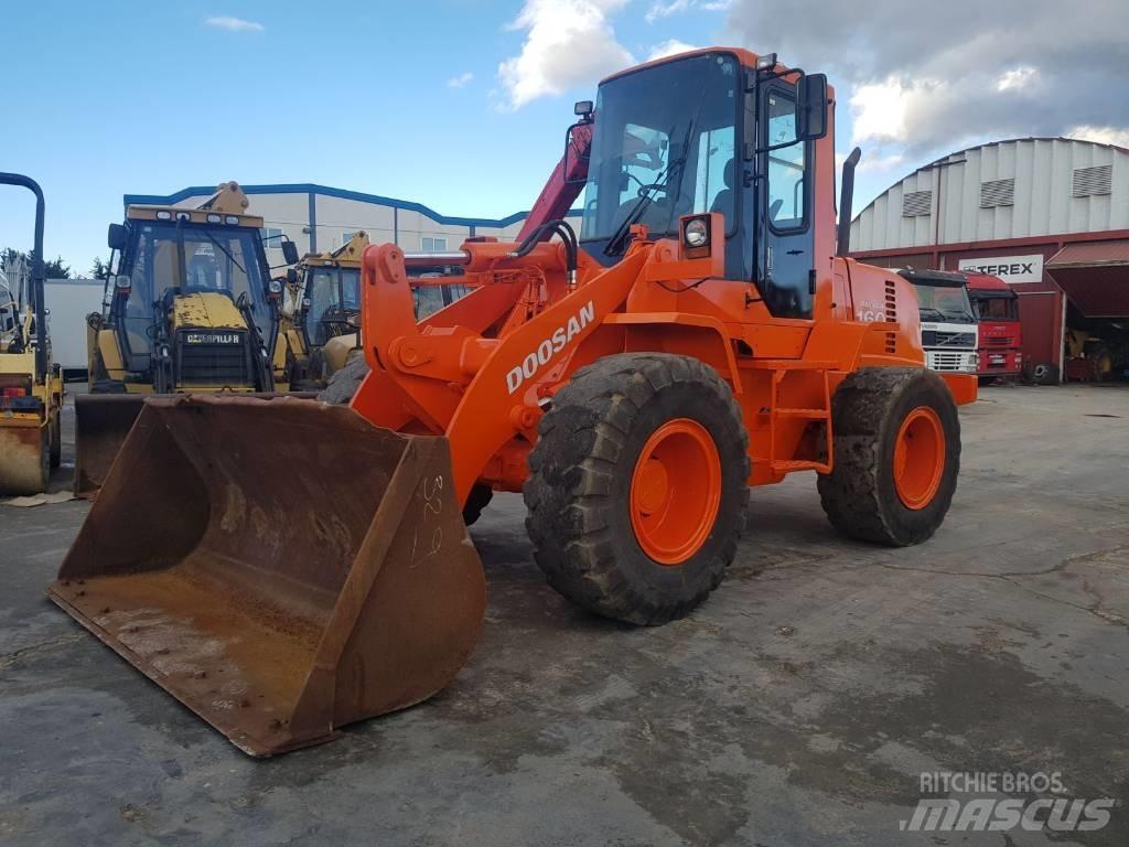 Doosan 160 v Front loaders and diggers