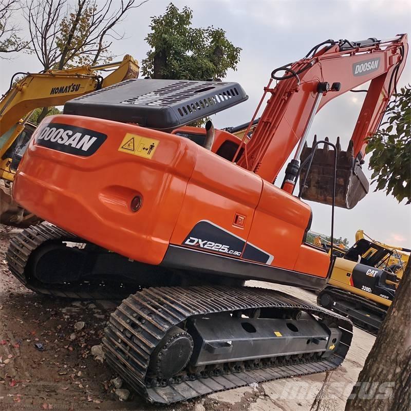 Doosan DX 225 Crawler excavators