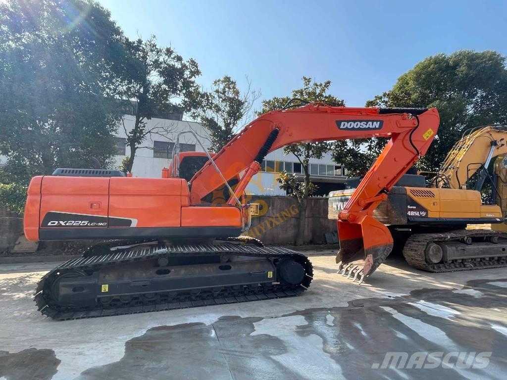 Doosan DX 225 LC Crawler excavators