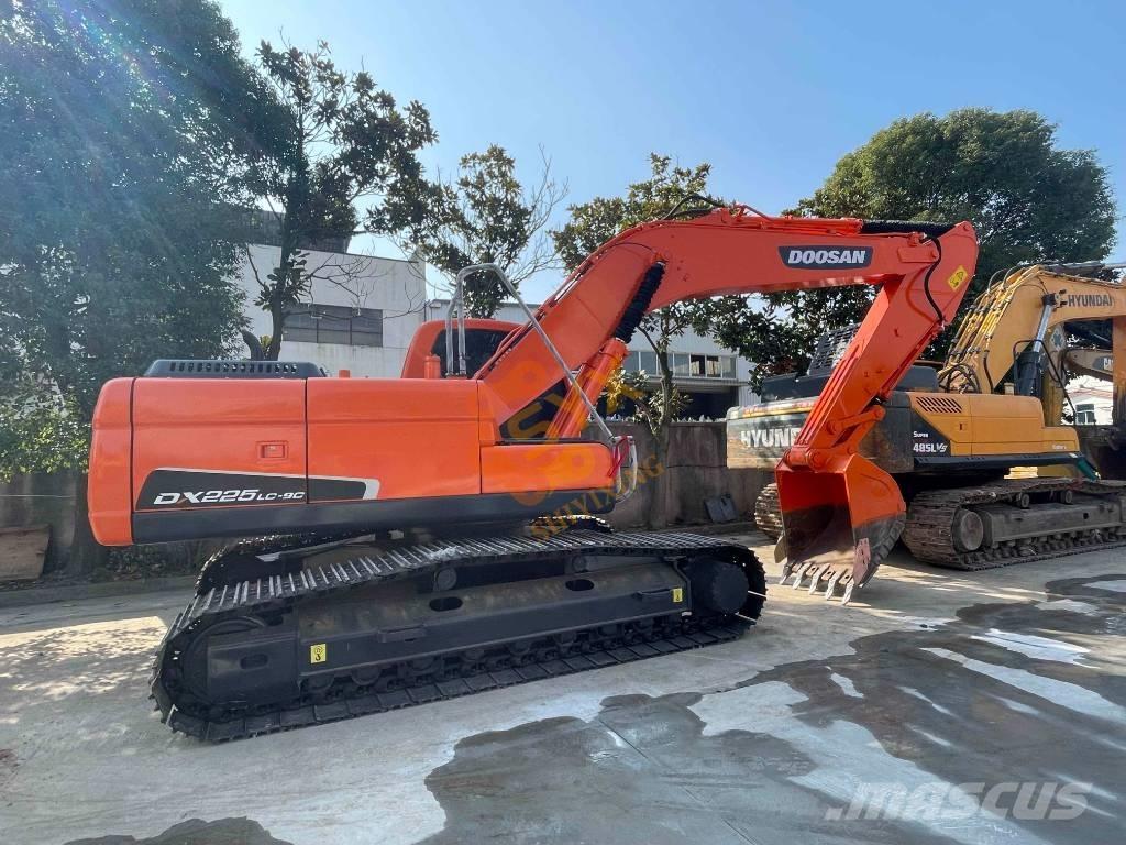 Doosan DX 225 LC Crawler excavators