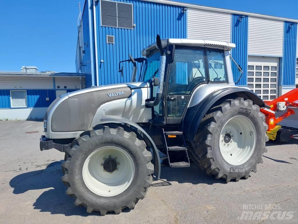 Valtra M 120 E Tractors