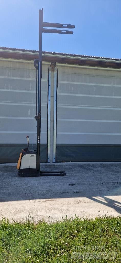 Crown ET40001.4 Hand pallet stackers