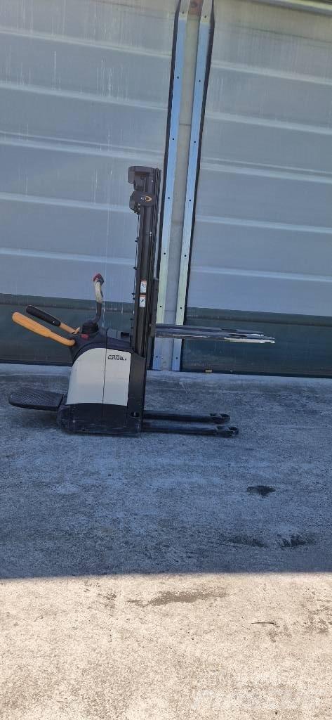 Crown ET40001.4 Hand pallet stackers