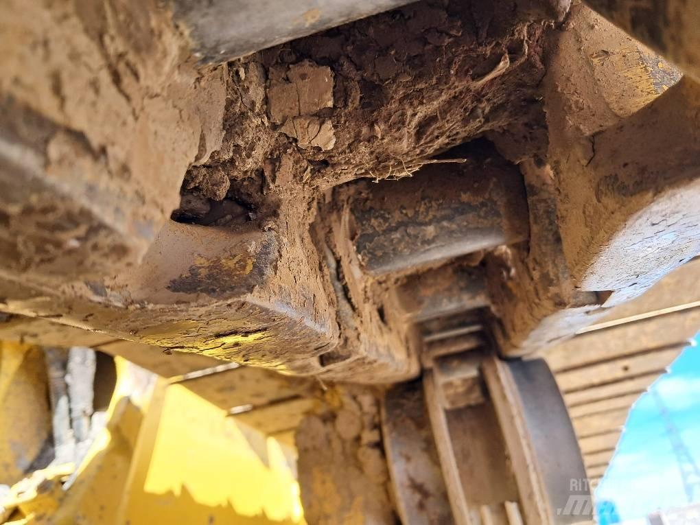 Komatsu D61PXI-24E0 Crawler dozers