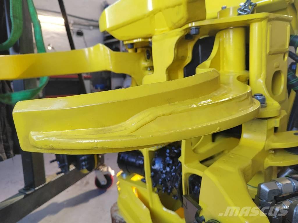 John Deere H412 Harvester heads