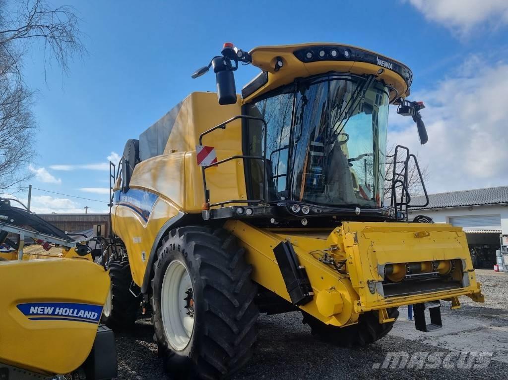New Holland CX 8.70 Combine harvesters