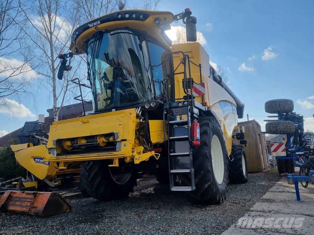 New Holland CX 8.70 Combine harvesters