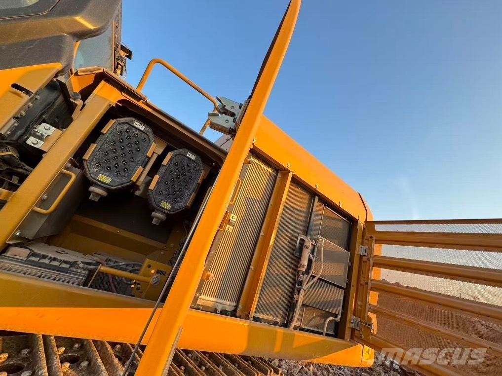 CAT 352 Crawler excavators