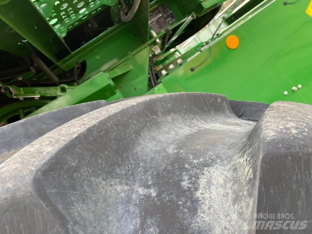 John Deere T560 HM Combine harvesters