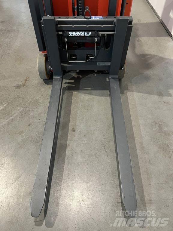 Linde E10 Pedestrian stacker