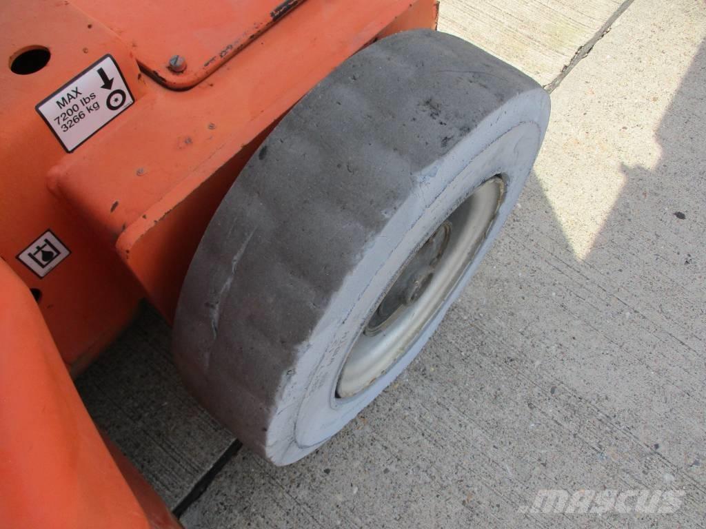 JLG E400 AJPN (745) Compact self-propelled boom lifts