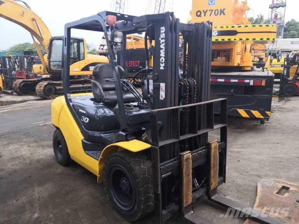 Komatsu 30 Diesel trucks